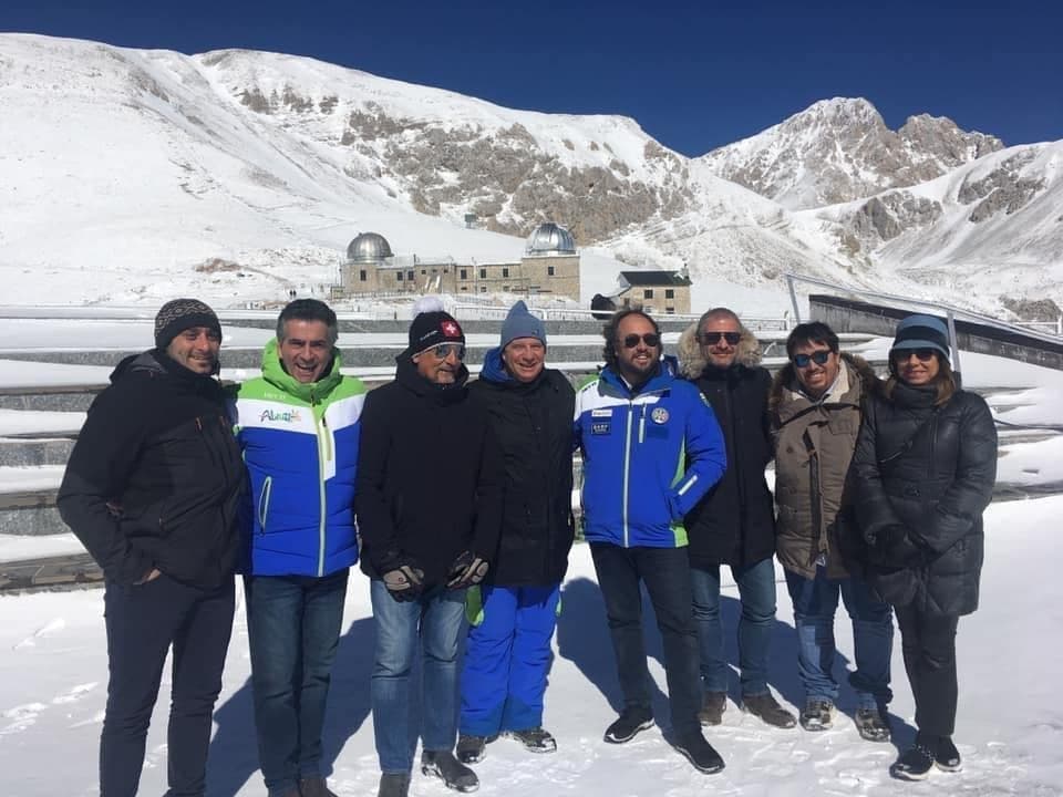 Gruppo riunito sul Gran Sasso durante un’iniziativa territoriale